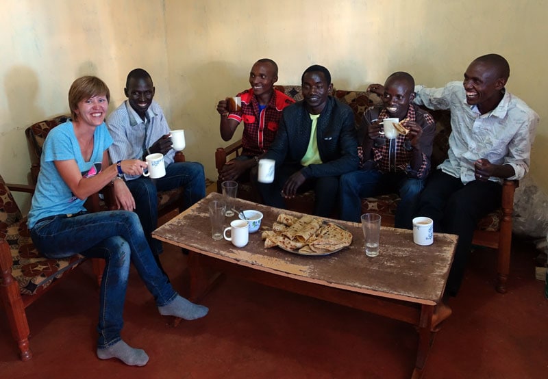 Я в гостях у спортсменов в Итене, завтракаем кенийским чаем с чапати