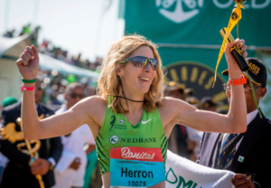 Победительница марафона Comrades Camille Herron