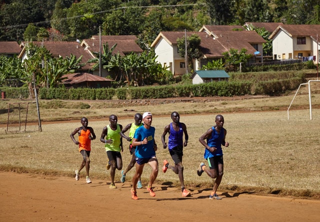 Русские бегуны в Кении: Денис Артамонов о жизни и тренировках в Африке