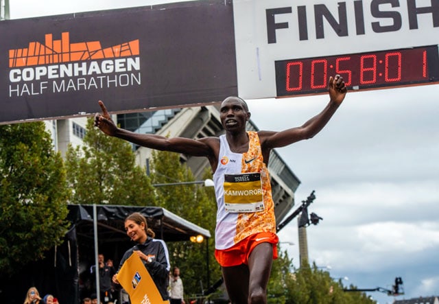 Кенийский бегун улучшил мировой рекорд в полумарафоне на 17 секунд
