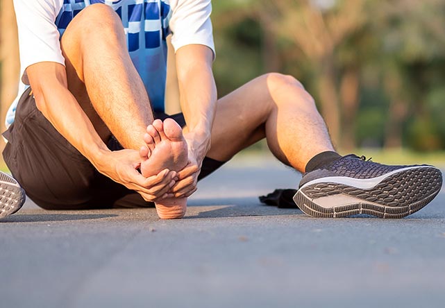 Чёрный ноготь после бега: как лечить и не допустить