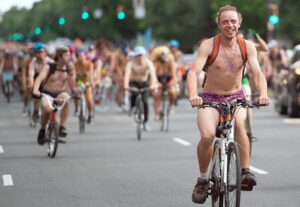 World Naked Bike Ride: где и зачем проводится всемирный голый велопробег