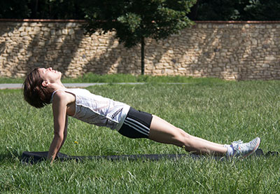 20 вариантов планки для бегунов, которые укрепят мышцы кора - "Марафонец"