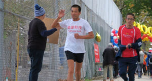 Ло Вэй-мин финишировал Self-Transcendence 3100 mile Race в сандалиях