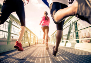 Почему на забеге мы бежим быстрее, чем на тренировках