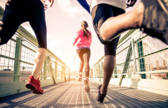 Почему на забеге мы бежим быстрее, чем на тренировках
