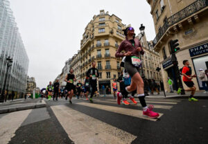 Отчёт о Парижском марафоне 2023: Дарья Лукина о долгом пути к беговой мечте