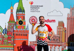 Как пробежать первый марафон и сразу из 3-х часов: история Максима Кузнецова