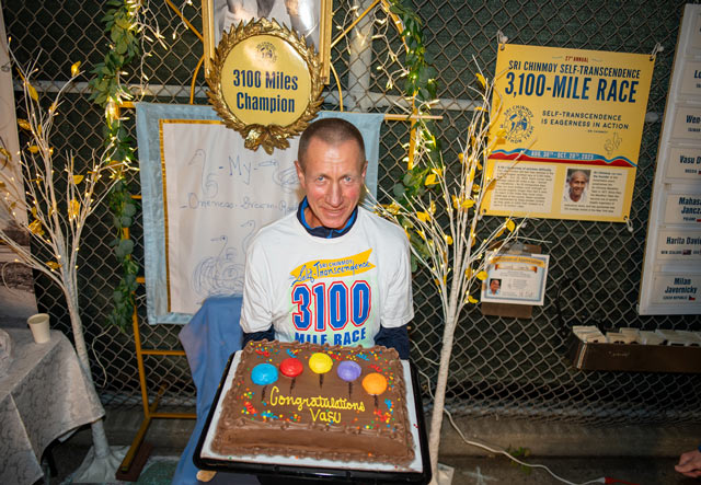 Николай Дужий: как финишировать и побеждать на самом длинном забеге в мире на 3100 миль 